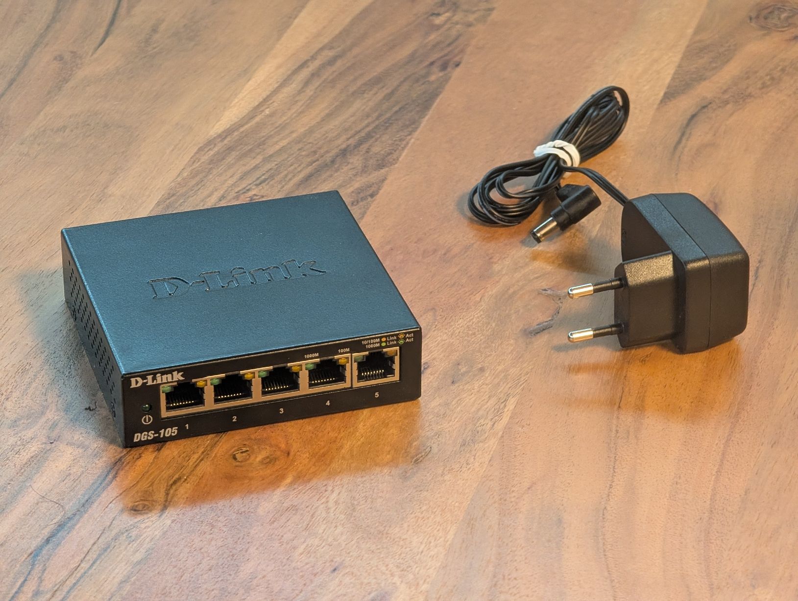Dlink WiFi: D-Link Netzwerk Switch 1 Gbit 5 Port – Usato da Niederbuchsiten venduto da RaphaelXWB