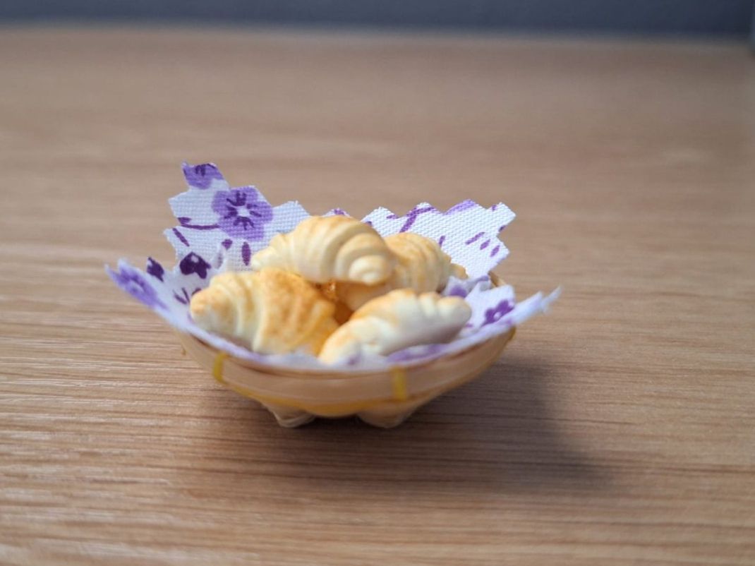 Puppenhäuser & -möbel: Handmade Gipfeli im Korb – Neu (gemäss Beschreibung) aus Zürich von HandmadeTinyFood 2