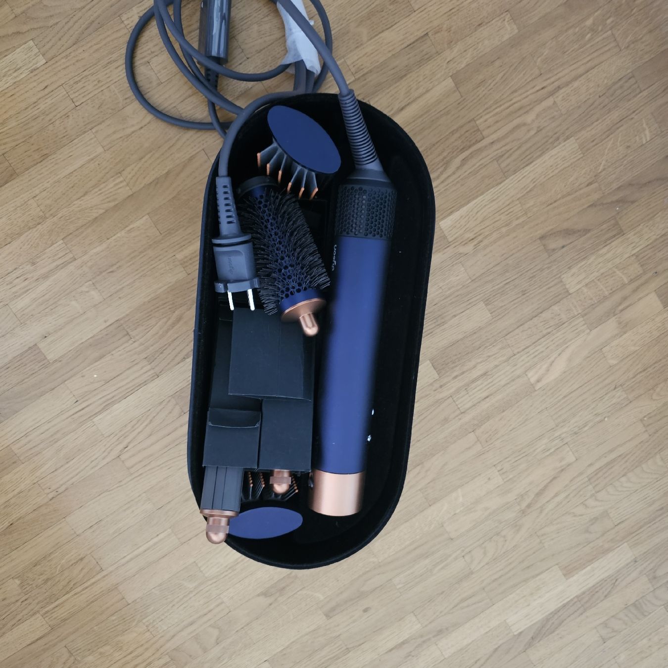 Dyson Sèche-cheveux: Dyson airwrap comme neuf – D'occasion à Plan les ouates par Braun_charly