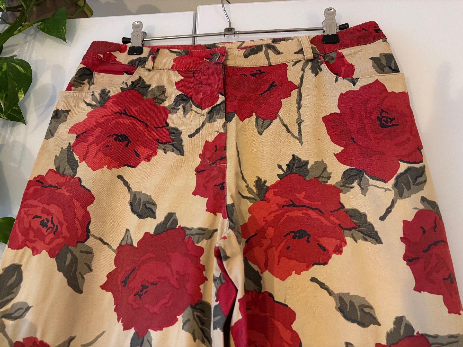 More & More Pantaloni: MORE & MORE Hose mit Rosen Gr. 40 – Usato da Zürich venduto da missmodernage 1