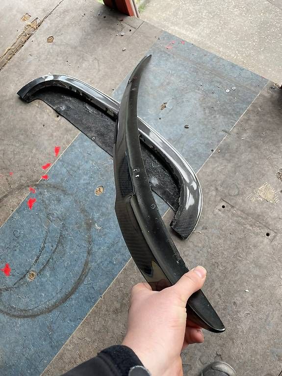 Tutti pezzi di ricambio auto: BMW 3er Carbon Spoiler  – Usato da Uttigen venduto da power87 2