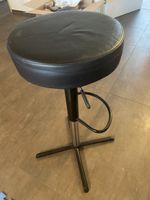 2x Barhocker schwarz verstellbar mit Gebrauchsspuren