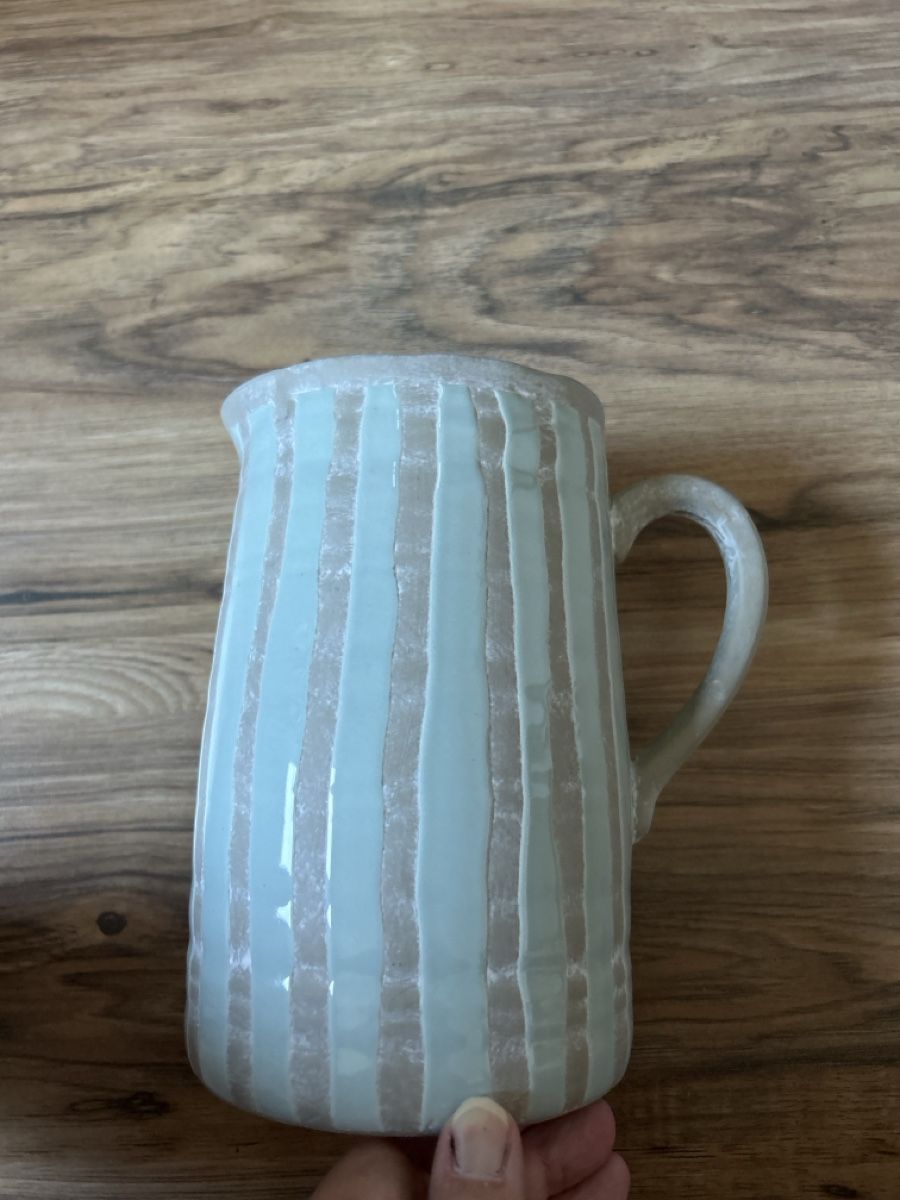 Karaffen: Pastellfarbener Krug, gestreift, Vintage Look, Top Zustand – Gebraucht aus Aarwangen von Scherbenhaufen