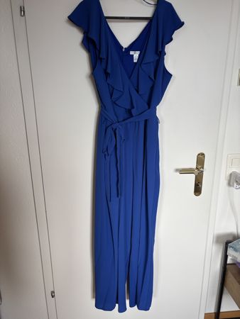 Raffinierter Jumpsuit blau mit Rüschen