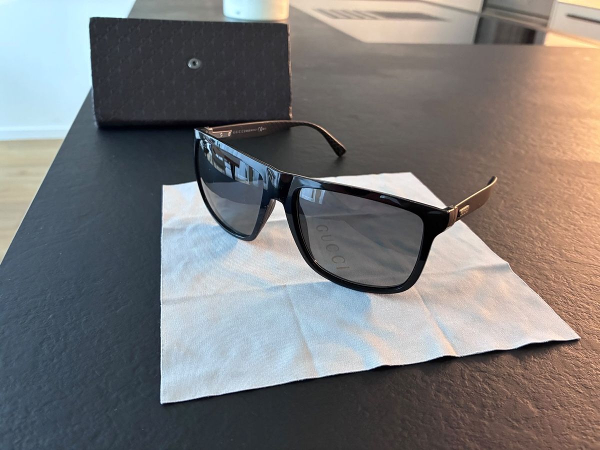 Gucci Occhiali & Lenti: Sonnenbrille Gucci Inkl. Etui – Usato da Erschwil venduto da mel_65cm