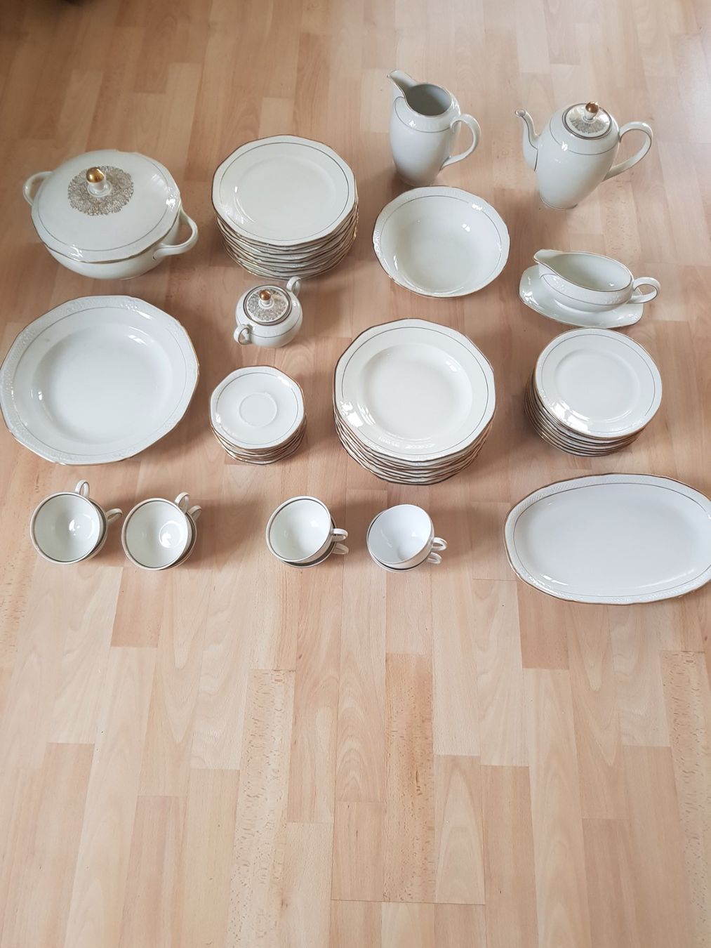 Set di piatti: Geschirrset – Usato da Matzingen venduto da heineken04
