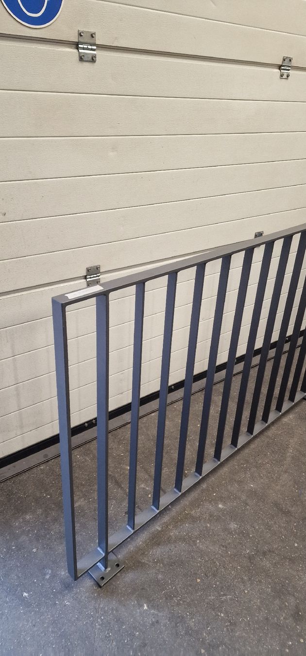 Balustrades: Geländer 2 Stk ab 1 Fr – D'occasion à Emmenbrücke par inf_l8yf 1