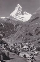 Zermatt (VS) Ortsansicht mit Matterhorn. 1958
