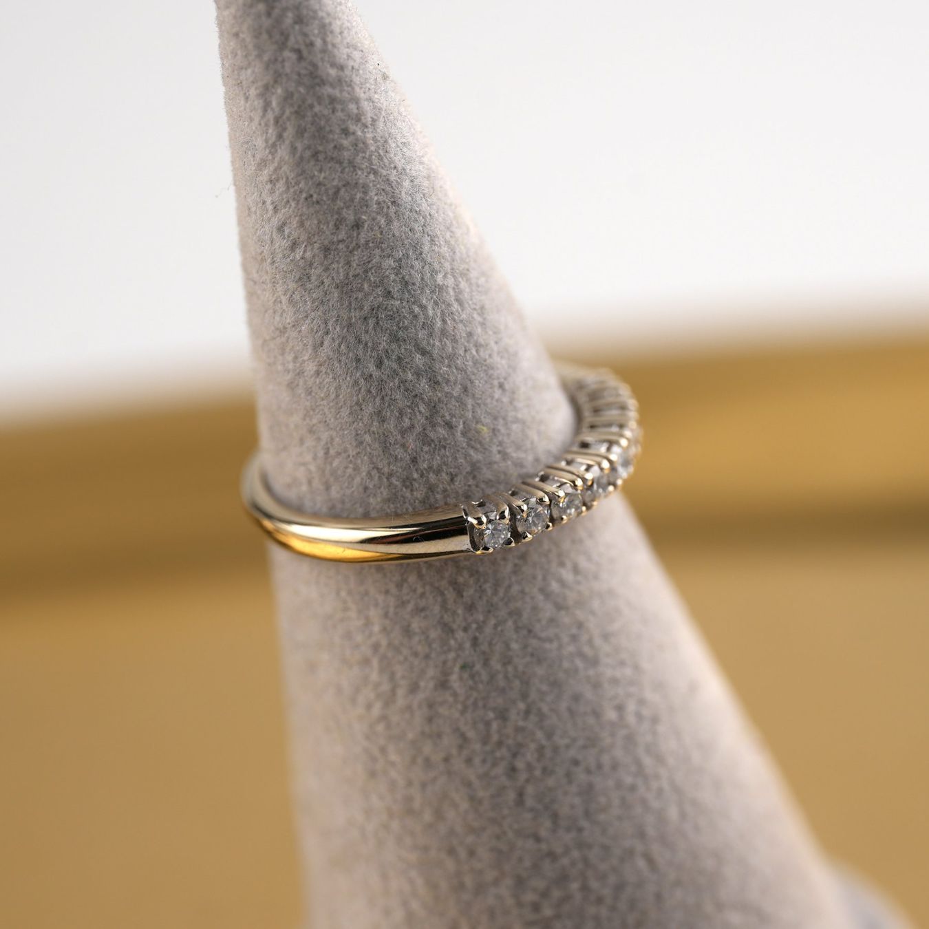Ringe: Goldring 18K mit 9 Diamanten – Gebraucht aus Basel von Vip24 1