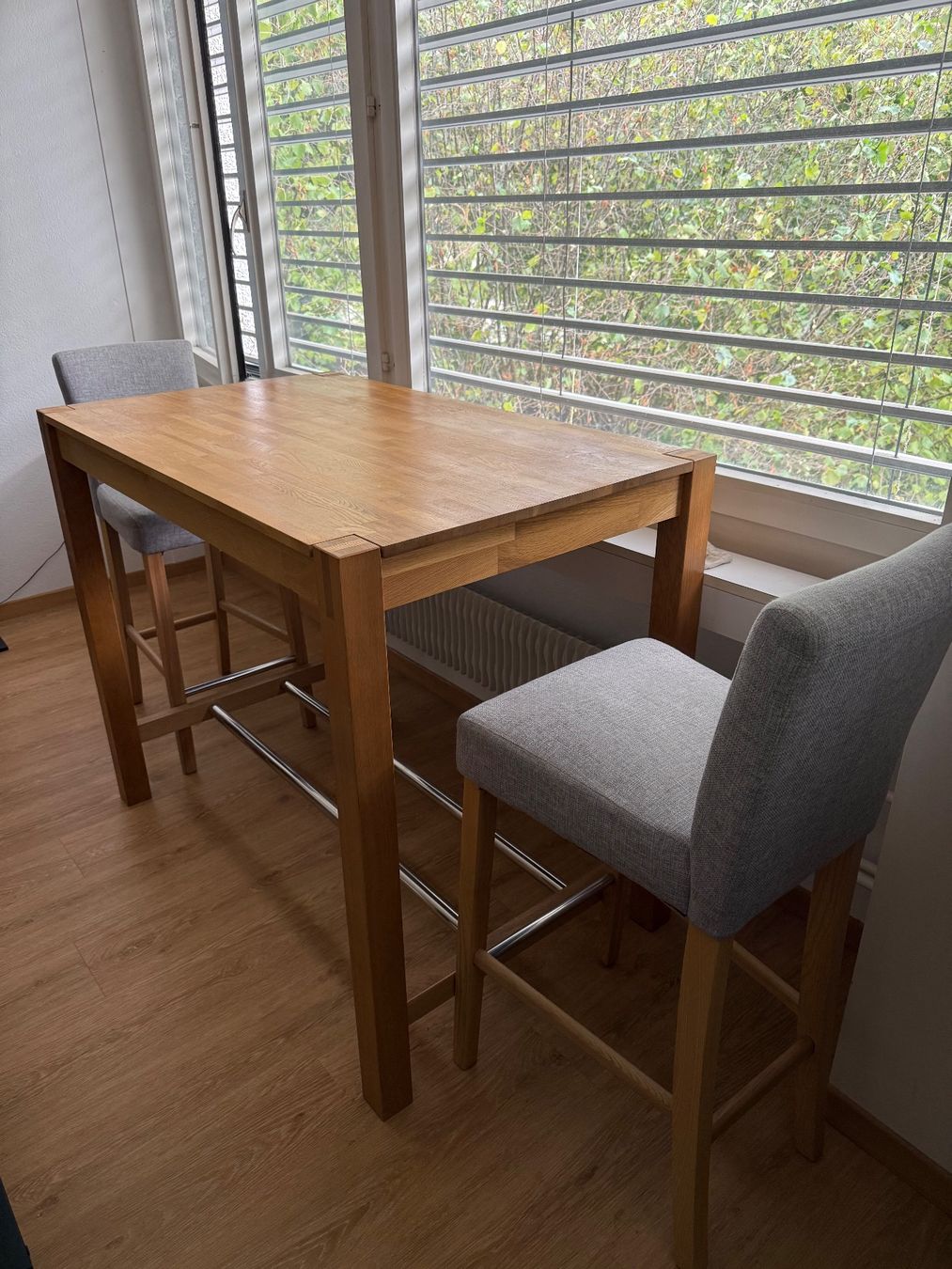 Jysk Set di tavolo e panche: Bartisch / Küchentisch Eiche Massiv 70x115x95 mit 2 Stühlen – Nuovo (secondo la descrizione) da Bern venduto da jp62 1