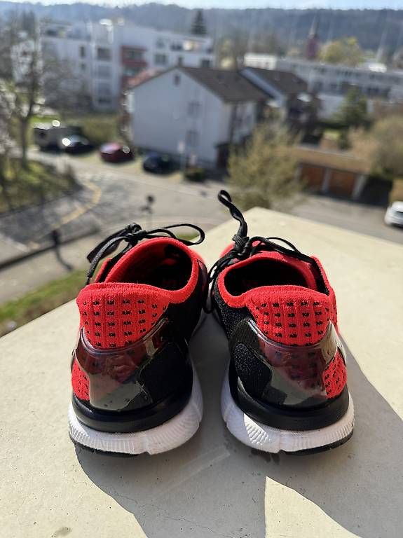 Scarpe da uomo: Under Armour Trainingsschuhe (43) – Usato da Zürich venduto da StereoMinus 1