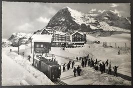 GRINDELWALD Kleine Scheidegg, Bahn, Skifahrer, belebt
