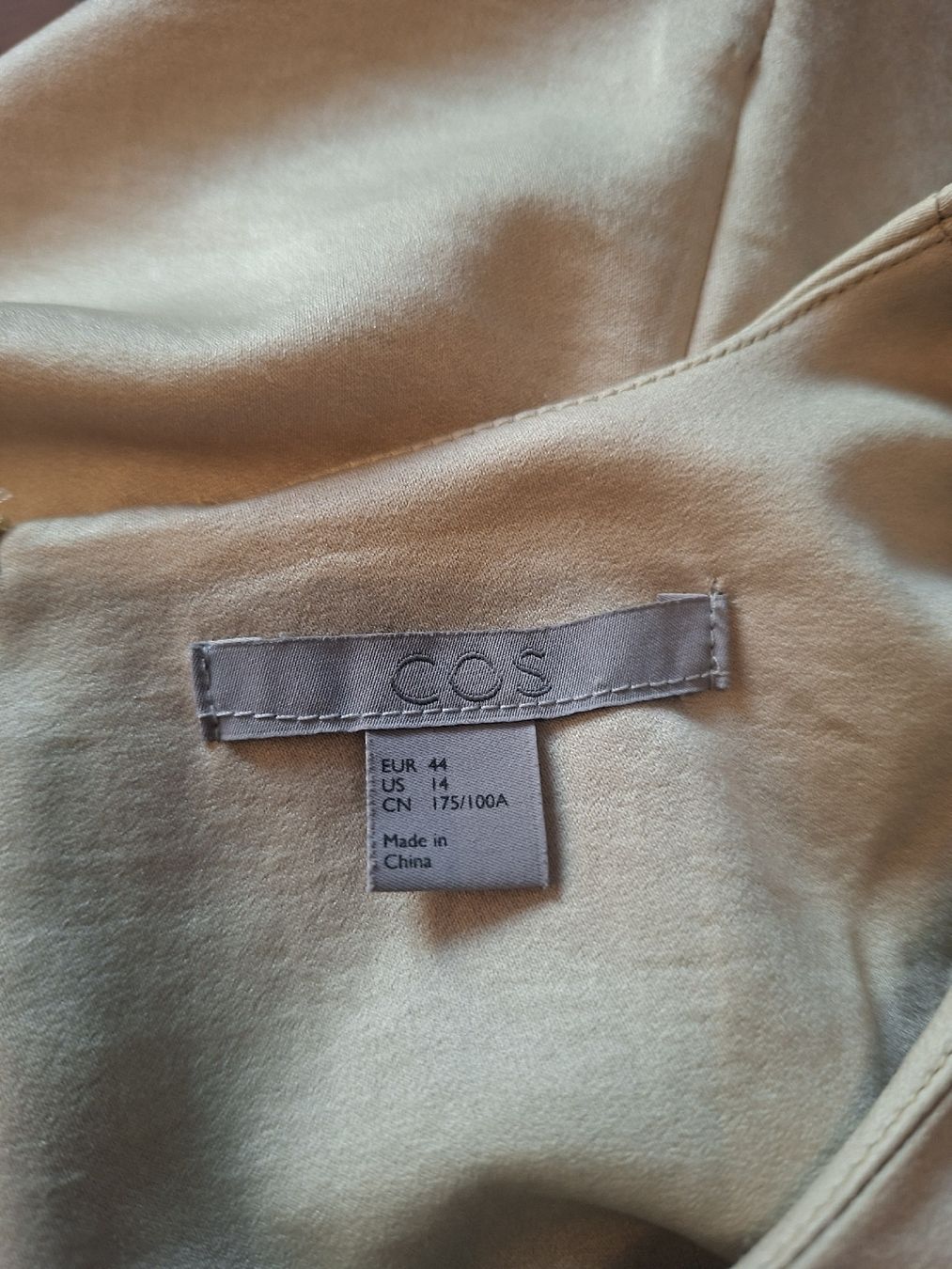 Cos Camicette: Hellgrüne Bluse von COS – Usato da Oberengstringen venduto da Kimchimon 2