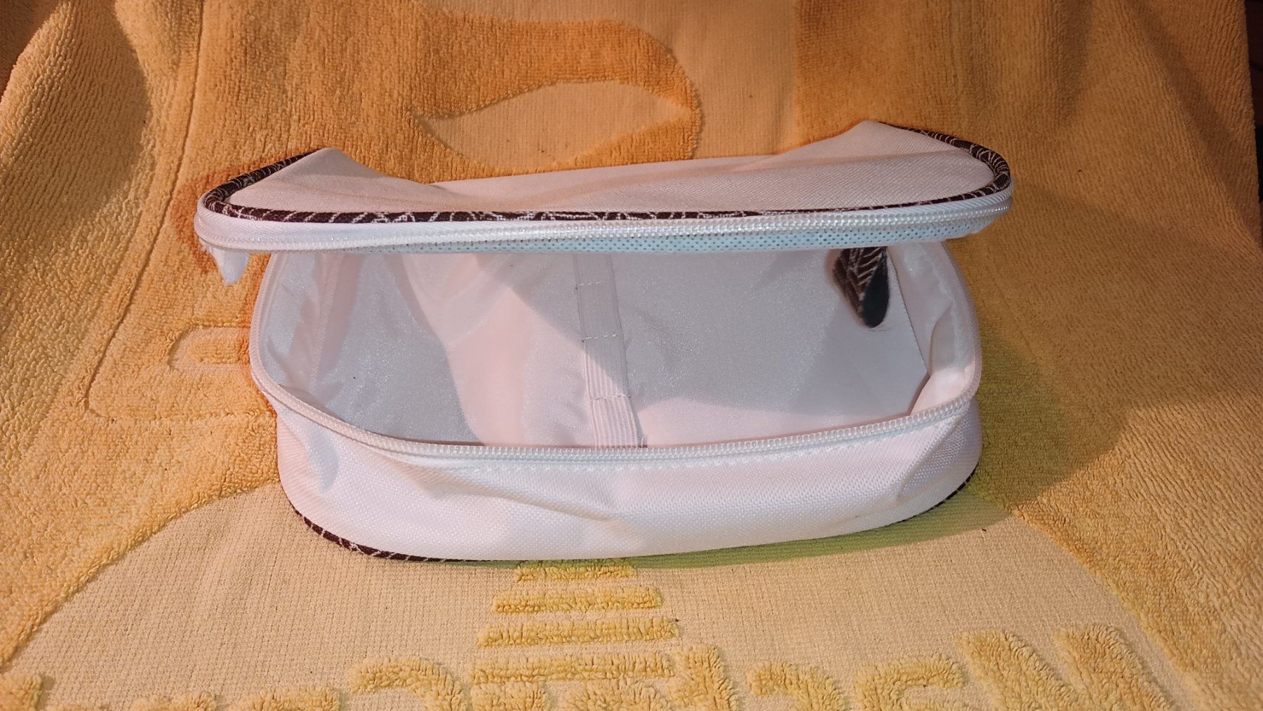 Taschen für Damen: 3 Artikel:Rucksack/Sporttsche/Etui – Neu (gemäss Beschreibung) aus Zürich von Mitzi6 8