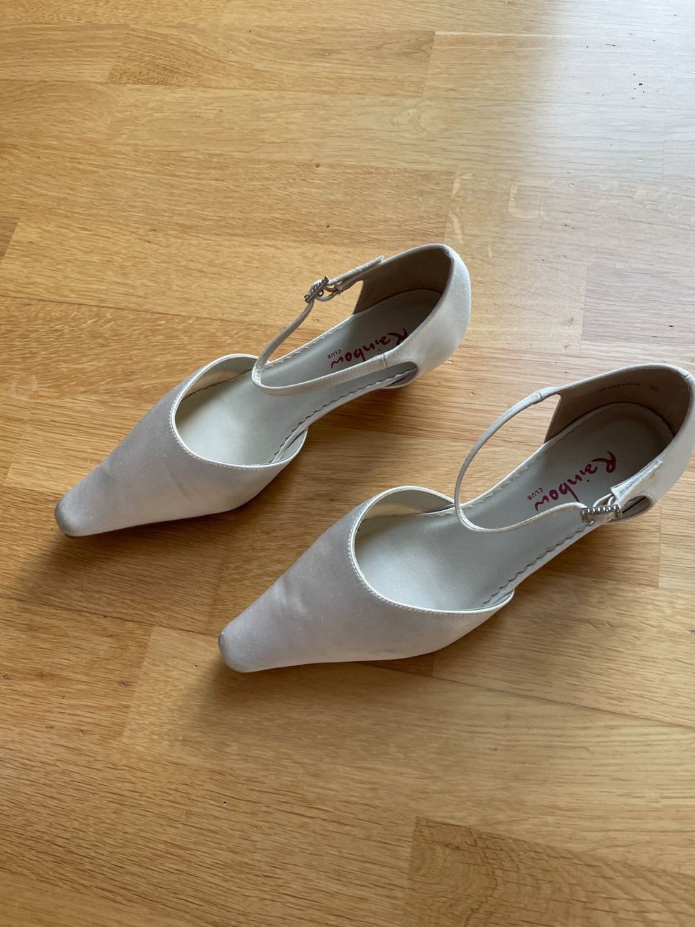 Scarpe da donna: Satin Brautschuhe der Marke Rainbow – Usato da Greifensee venduto da guteangebote 1