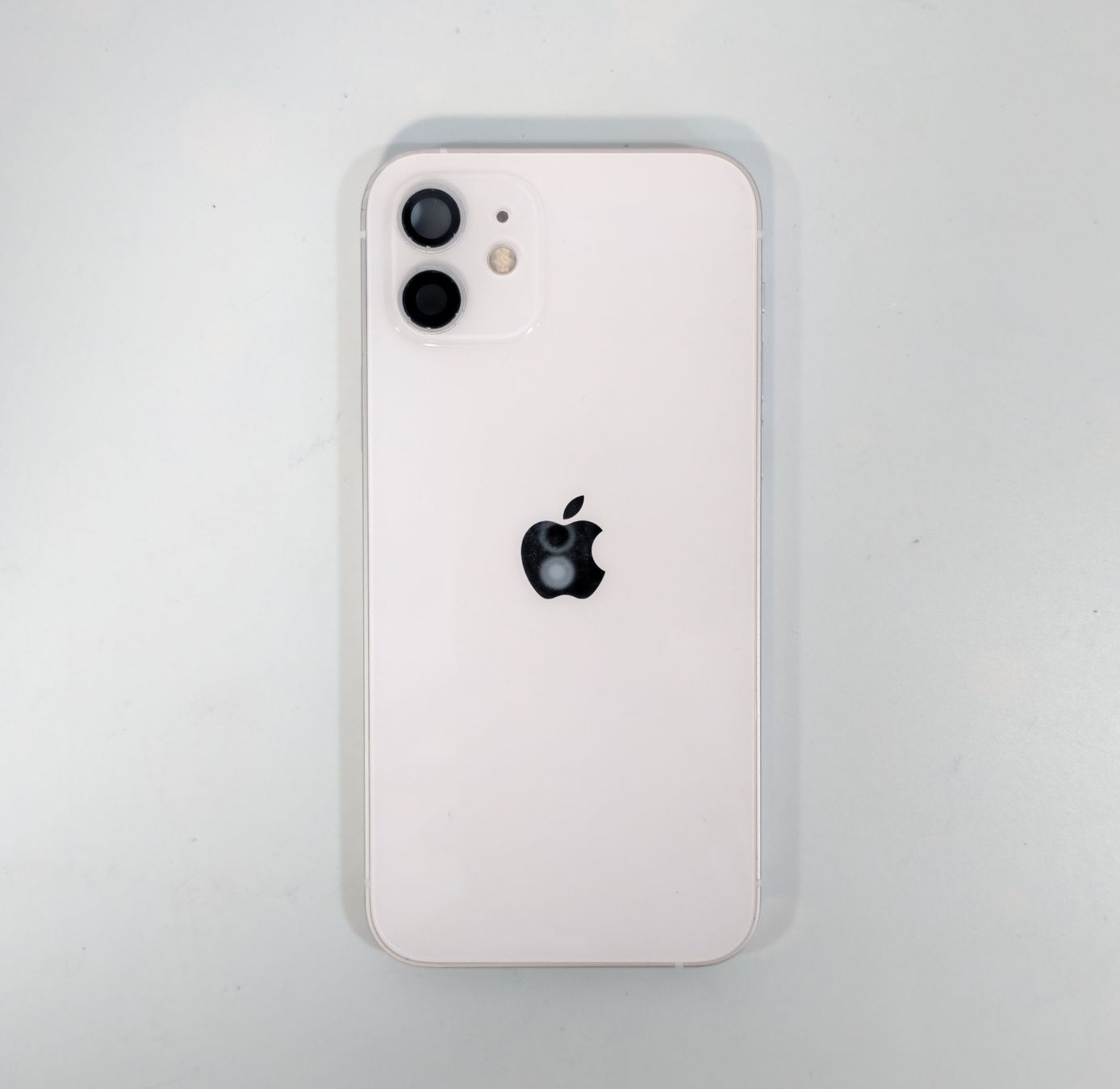 Apple Handys / Smartphones: iPhone 12 weiss ohne iCloud Lock – Defekt aus Ehrendingen von Rocky985