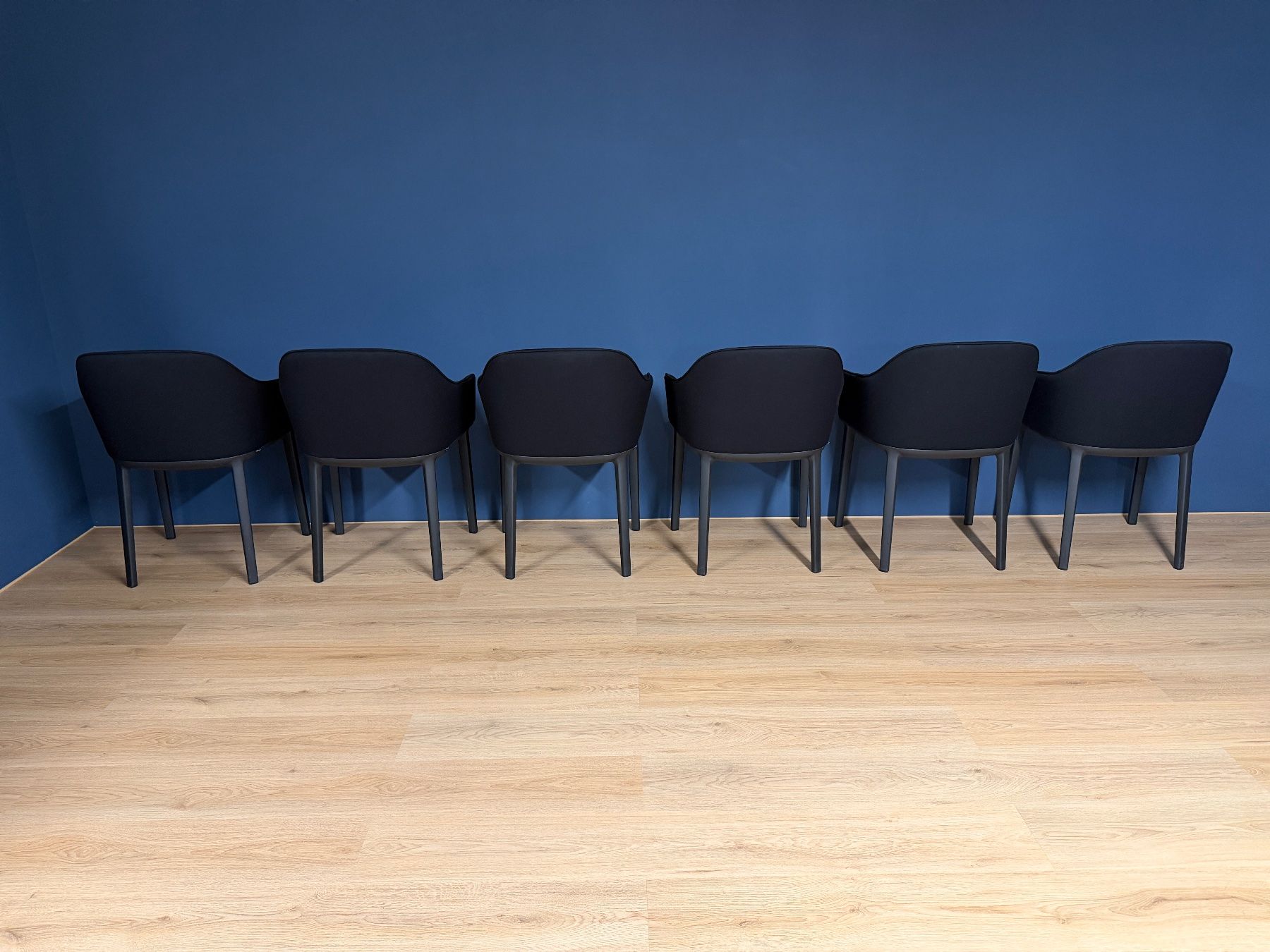 Vitra Sedie: 6er Set Original Vitra Softshell Stühle von Bouroullec – Usato da Winterthur venduto da Restored 3