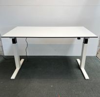 002 LISTA LO Extend elektr. verstellbarer Sitz-/Stehtisch