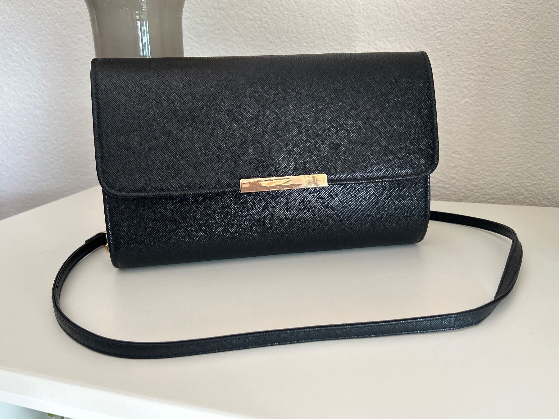 H&M Sacs femmes: Umhängetasche schwarz von H&M – D'occasion à Brunnen par Nala2929