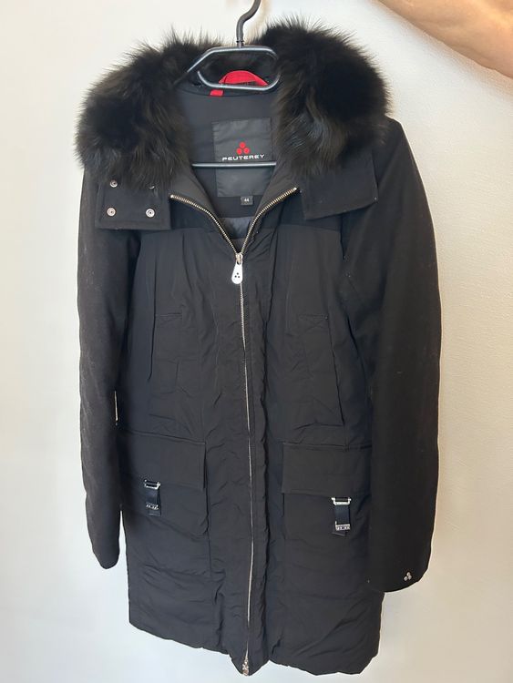 rote winterjacke mit pelz