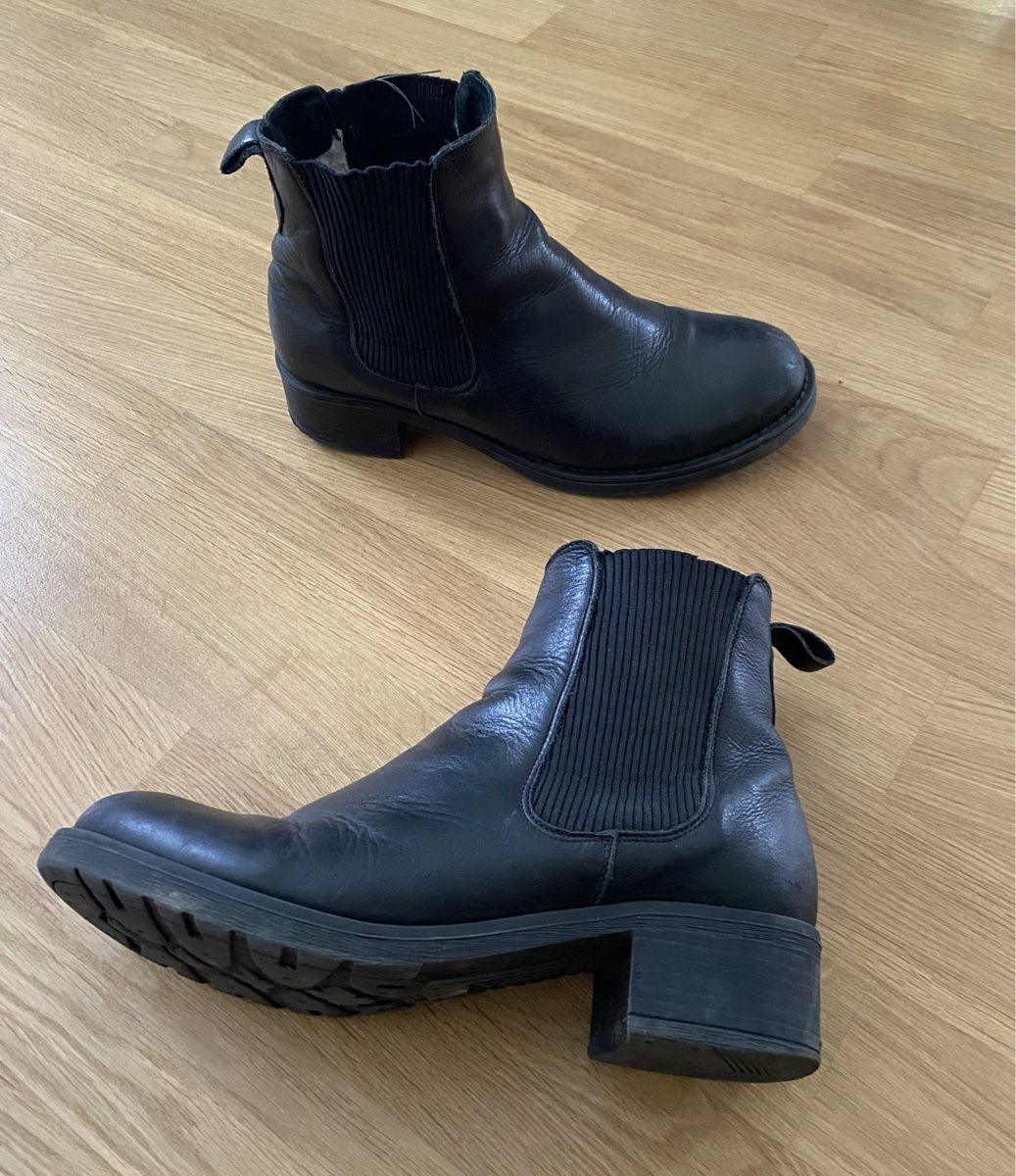 Scarpe da donna: Schwarze Stiefelette in Gr. 41 – Usato da Luzern venduto da Sve_958r