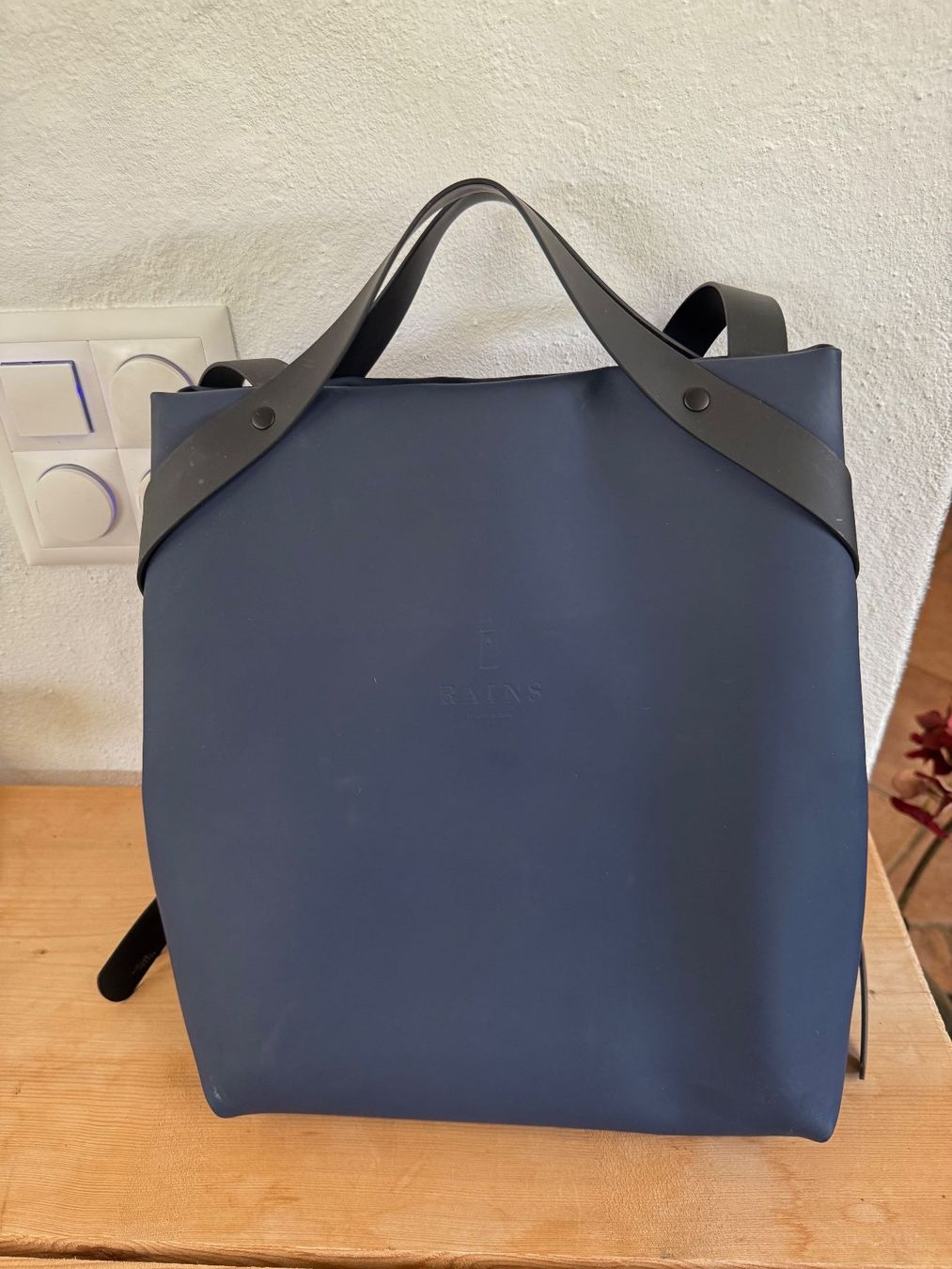 Rains Zaini: Sac à dos RAINS Shift bleu marine – Usato da Prez-vers-Siviriez venduto da mar_n29z 1