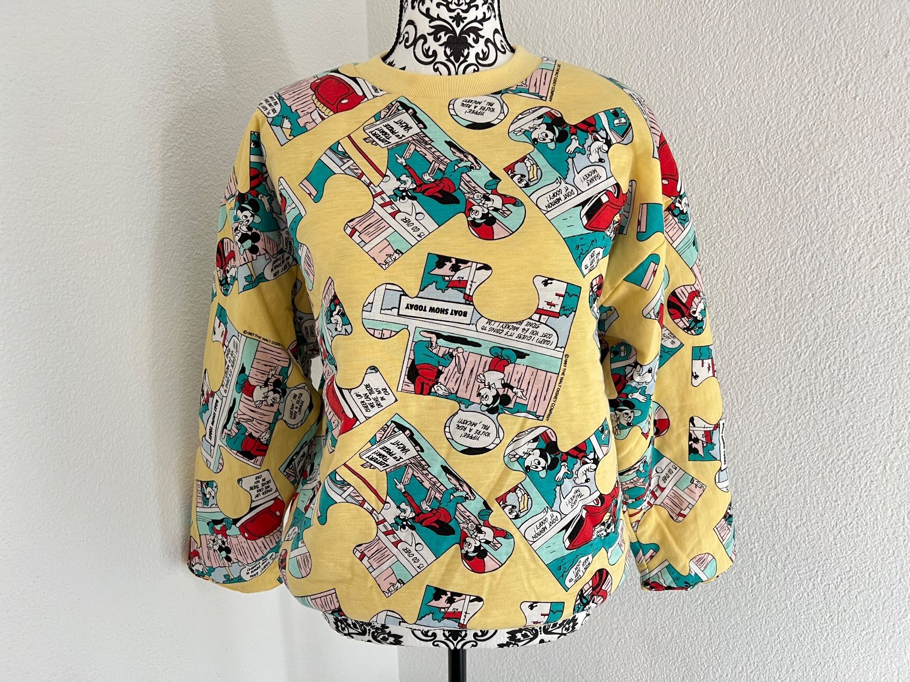 Pulls & Sweat-shirts: Disney Wende Pullover, Gr. M – D'occasion à Walzenhausen par Cerna007