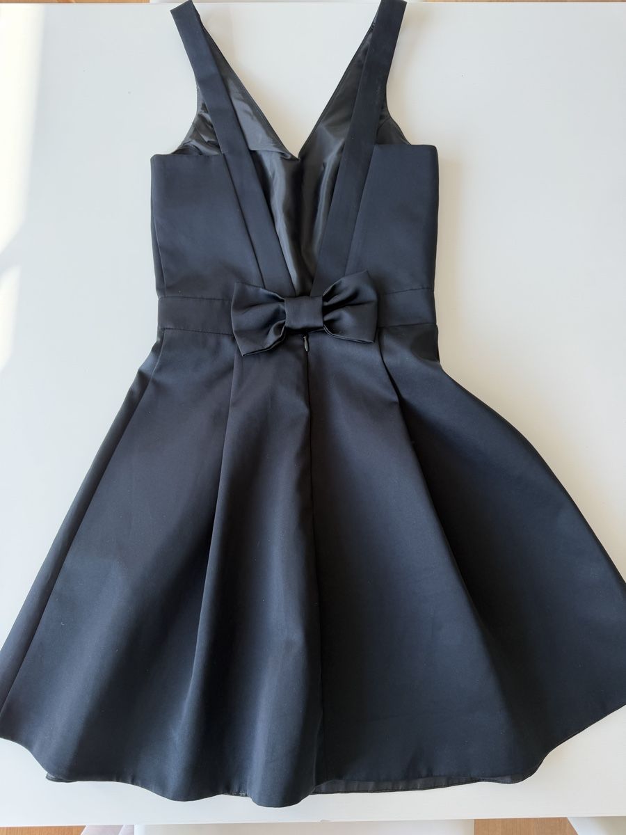Kleider: Black bow backless dress – Gebraucht aus Wallisellen von EncoreAtelier 1