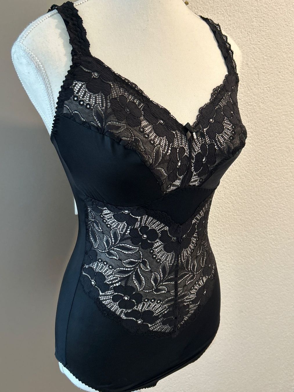 Sonstige Unterwäsche: Bodyforming Body schwarz mit Spitze – Neu (gemäss Beschreibung) aus Brunnen von Nala2929 3