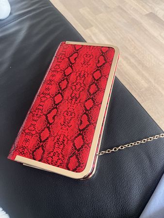 Clutch rossa effetto pitone con catena dorata – borsa