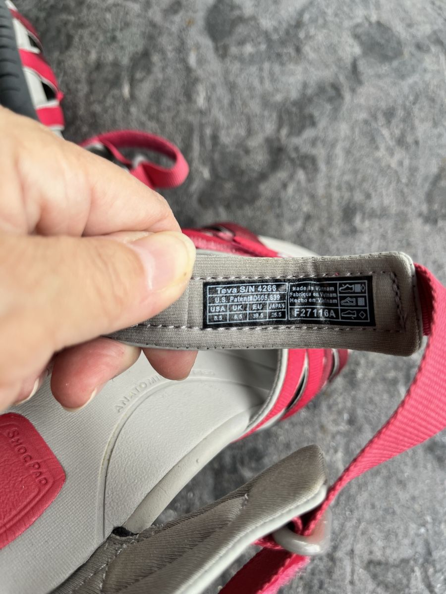 Teva Scarpe da donna: Teva Sandalen pink-rot Grösse 40 – Nuovo (secondo la descrizione) da Eglisau venduto da regulmei 5