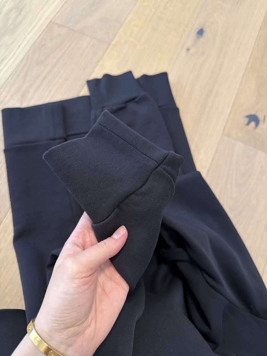 Moncler Maglioni & Felpe: Moncler Damenpullover mit Steinen, Schwarz, Gr. S,  – Usato da St. Gallen venduto da TairiZ 2