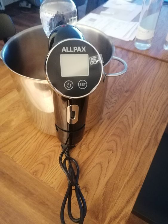 Welke invloed heeft de neerwaartse kracht van een magneet op het gewicht van een andere magneet