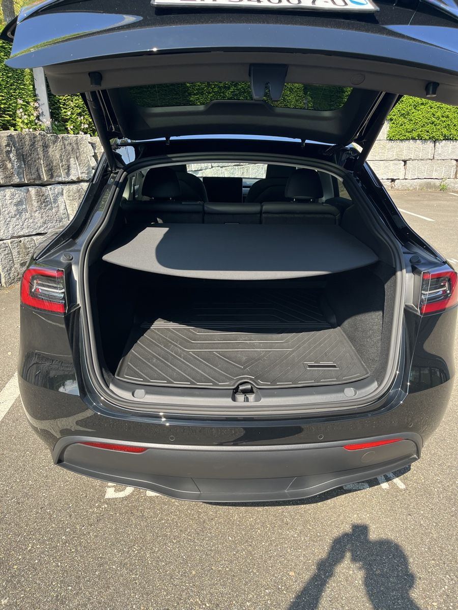 Tesla Automobili: Tesla Model Y Performance, Schwarz – Usato da Bachenbülach venduto da N.Sonja 3