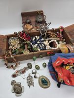 Grand lot de bijoux fantaisie, ethniques et vintage 