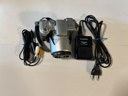 Panasonic Lumix DMC-FZ5 Digitalkamera mit Zubehör