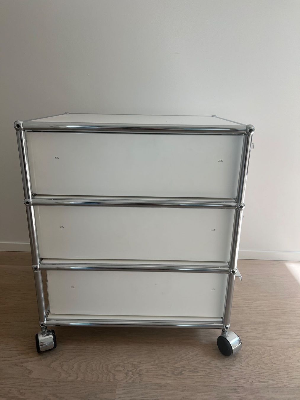 USM Banconi: USM Rollcontainer in Weiss mit 3 Schubladen – Usato da Winterthur venduto da mic_l98y 6
