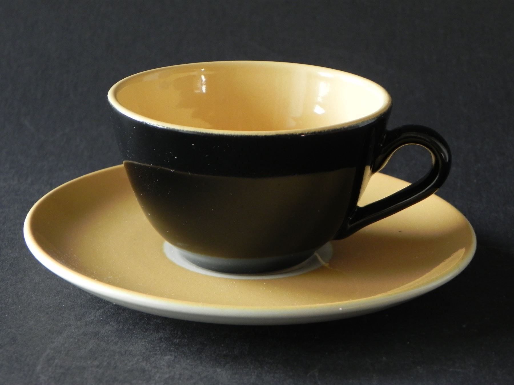 Tassen: Altes Espressoset schwarz-ocker farbig – Gebraucht aus Zürich von LodgE-21
