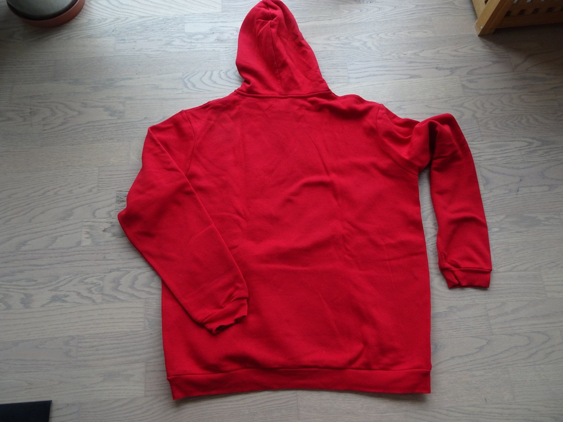 Maglioni & Felpe: Schöner Pullover für junge Leute – Usato da Oberuzwil venduto da Kuchli 1