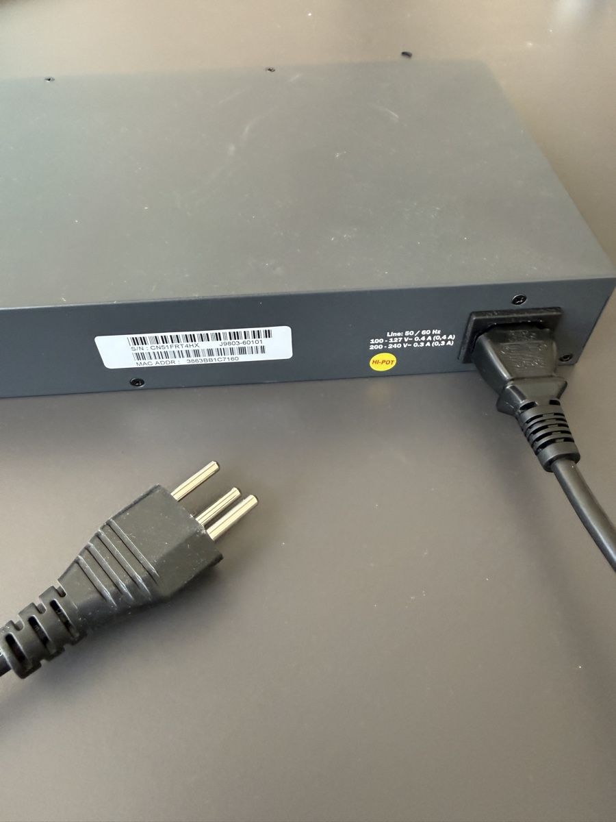 Hewlett Packard Hub & Switch: HP ProCurve 2530-24G Switch - J9779A  – Usato da Zürich venduto da kuengka 2