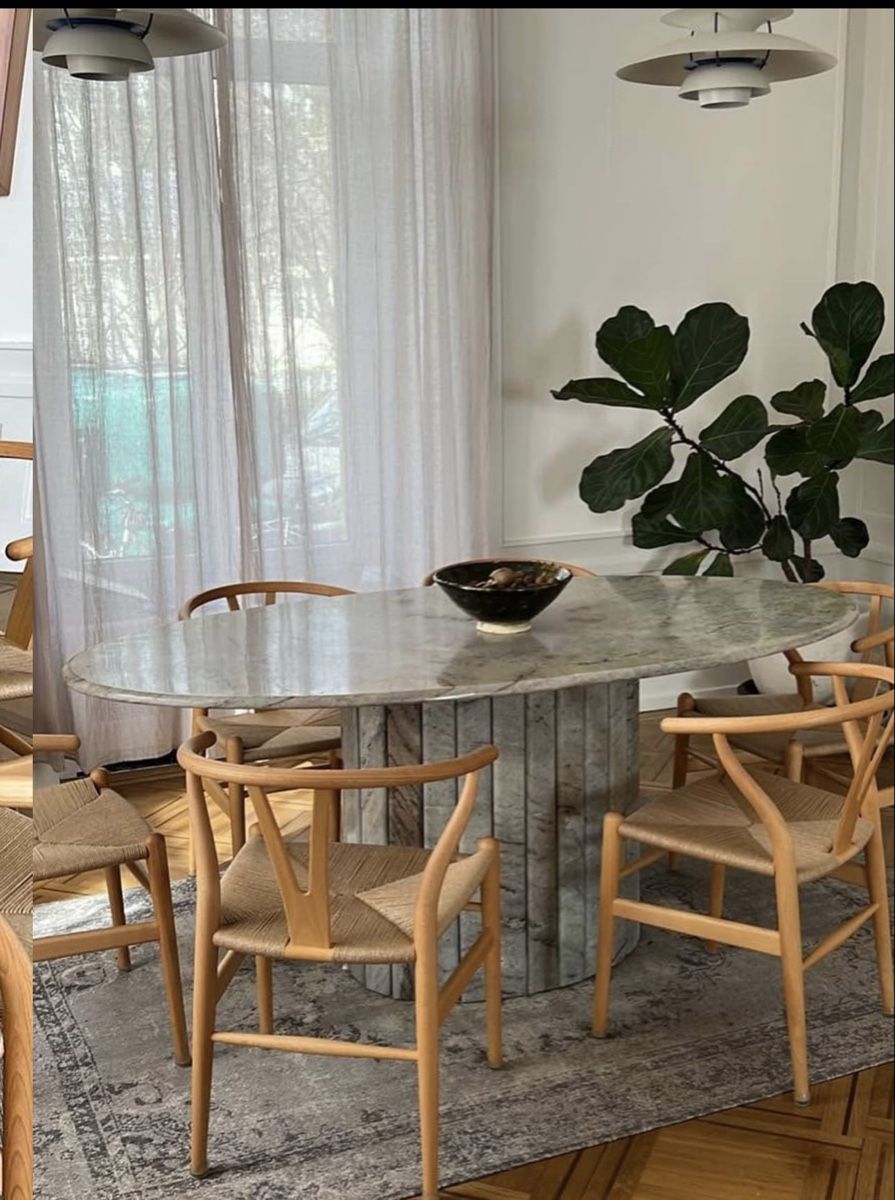 Tische: Oval Marble Table, Pedestal Base, Good Condition – Gebraucht aus Neuchâtel von kri_sqz5 1