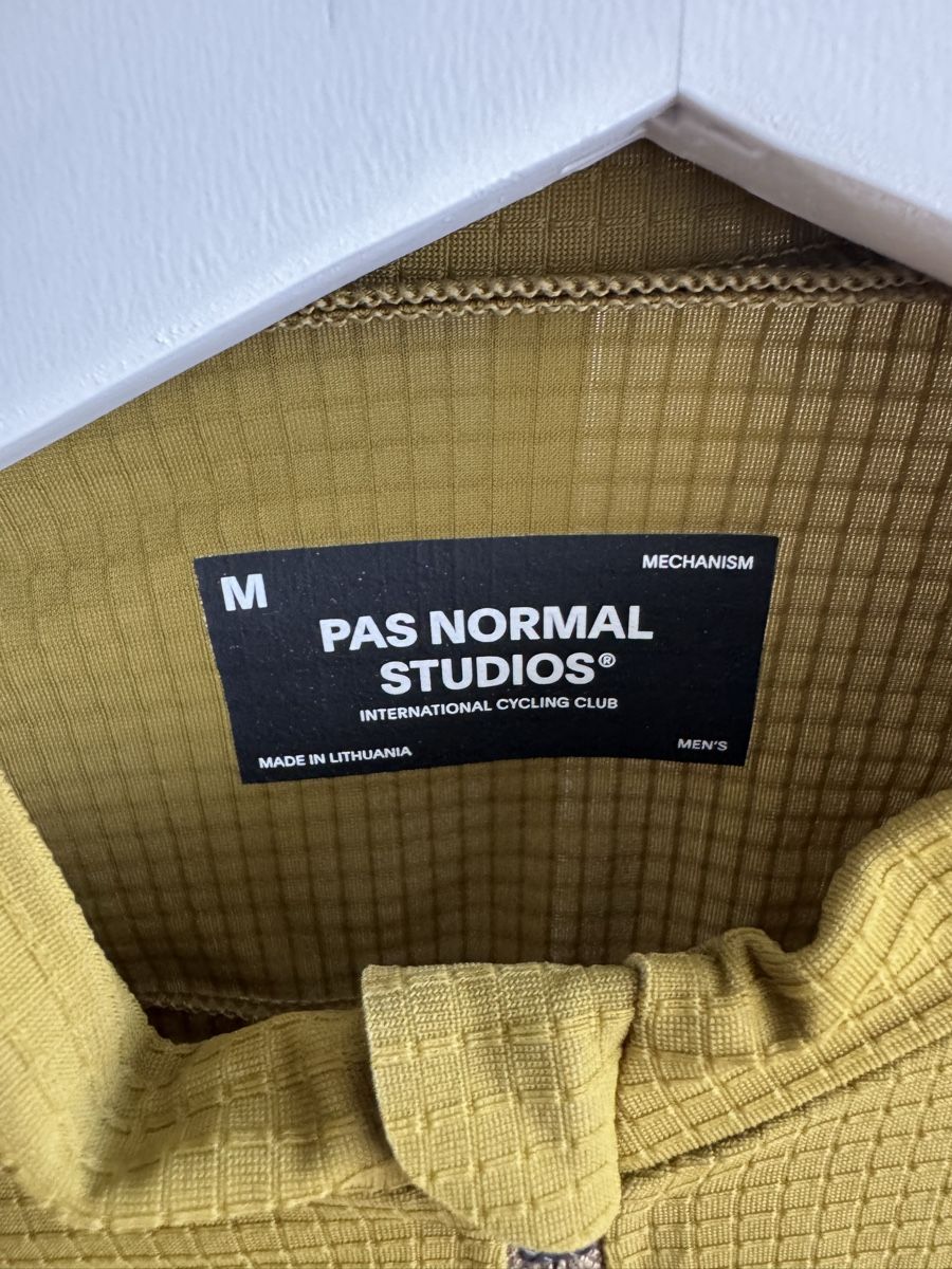 Pas Normal Studios Leibchen & Hosen: Langarm Trikot PAS NORMAL STUDIOS Mechanism Pro – Neu (gemäss Beschreibung) aus Hombrechtikon von Sven_Gerber 3