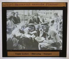 Glasdia Italien / Neapel: Maccaroni essende Fischer, um 1920