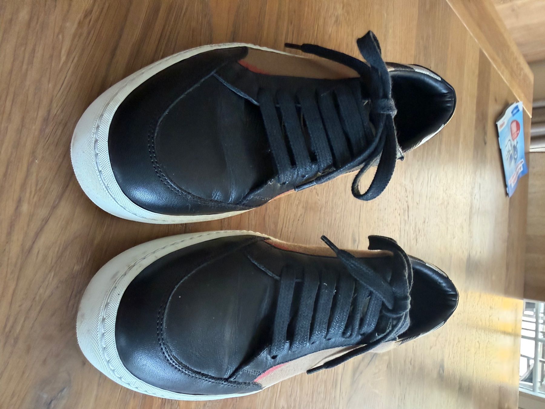 Burberry Chaussures femmes: Burberry Sneaker – D'occasion à Pfungen par Nemolito 1