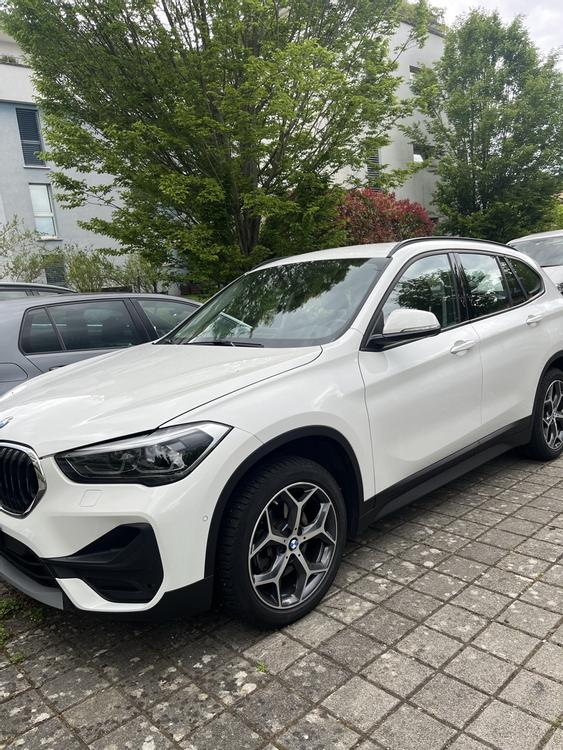 BMW X1 -18d- Xdrive AHK 65.000 km- BMW Garantie bis 11/2024