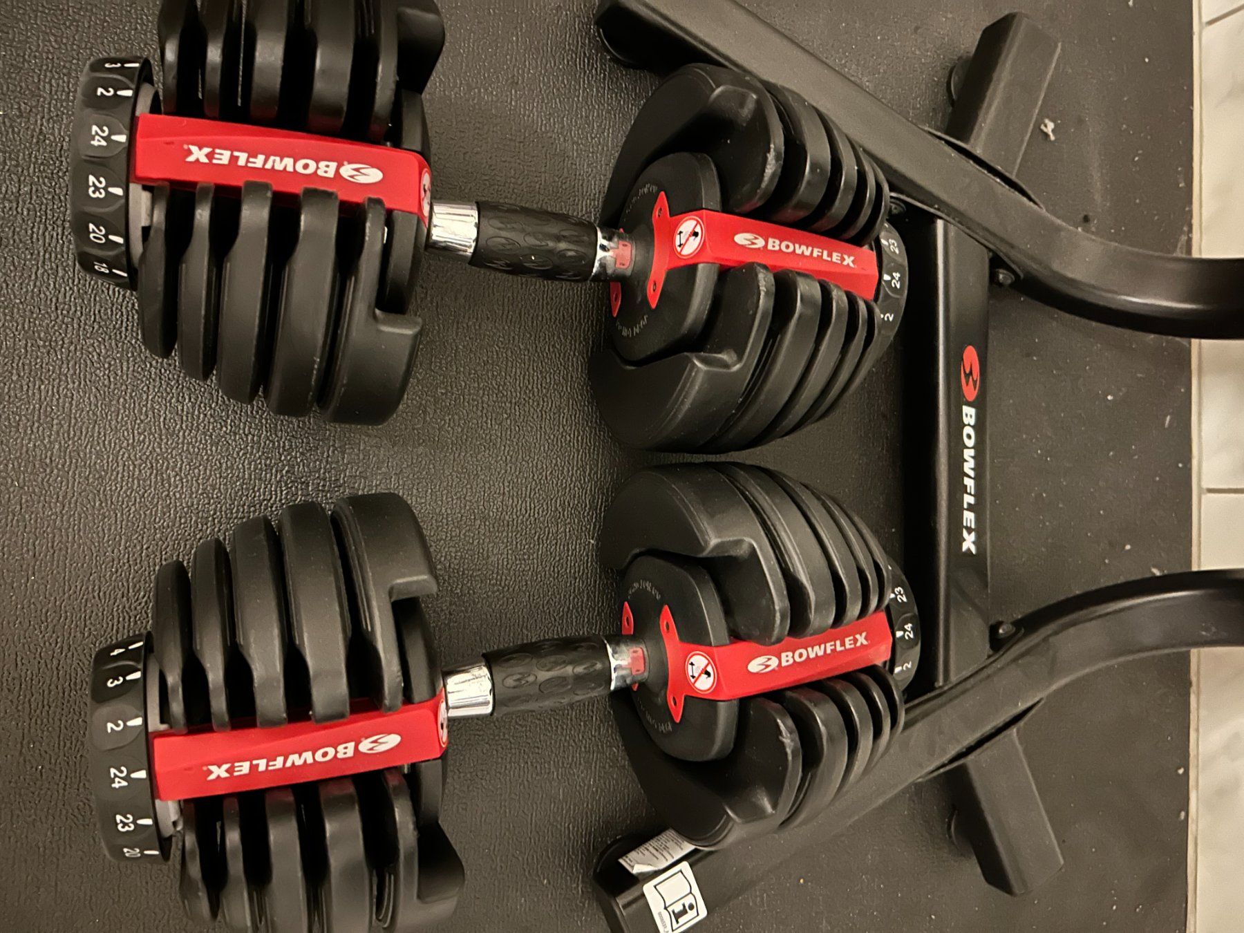 Bowflex Manubri & Pesi: Boflex Hanteln 2KG-24KG mit Ständer – Usato da Kilchberg venduto da khy_t9yd 2
