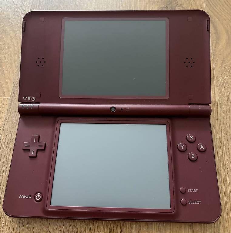 Nintendo Konsolen: Nintendo DSiXL - Rotwein – Gebraucht aus Glattpark(Opfikon) von Beubeu44 2