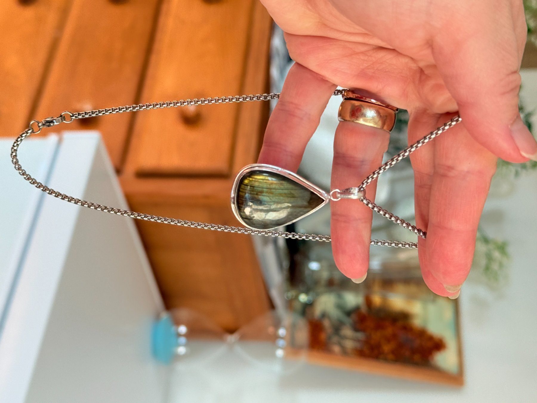Catenine: Collier Labradorite naturelle – Nuovo e nell'imballaggio originale da Genève venduto da AGBERG 2