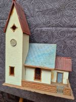 einfache Dorfkirche von Faller H0