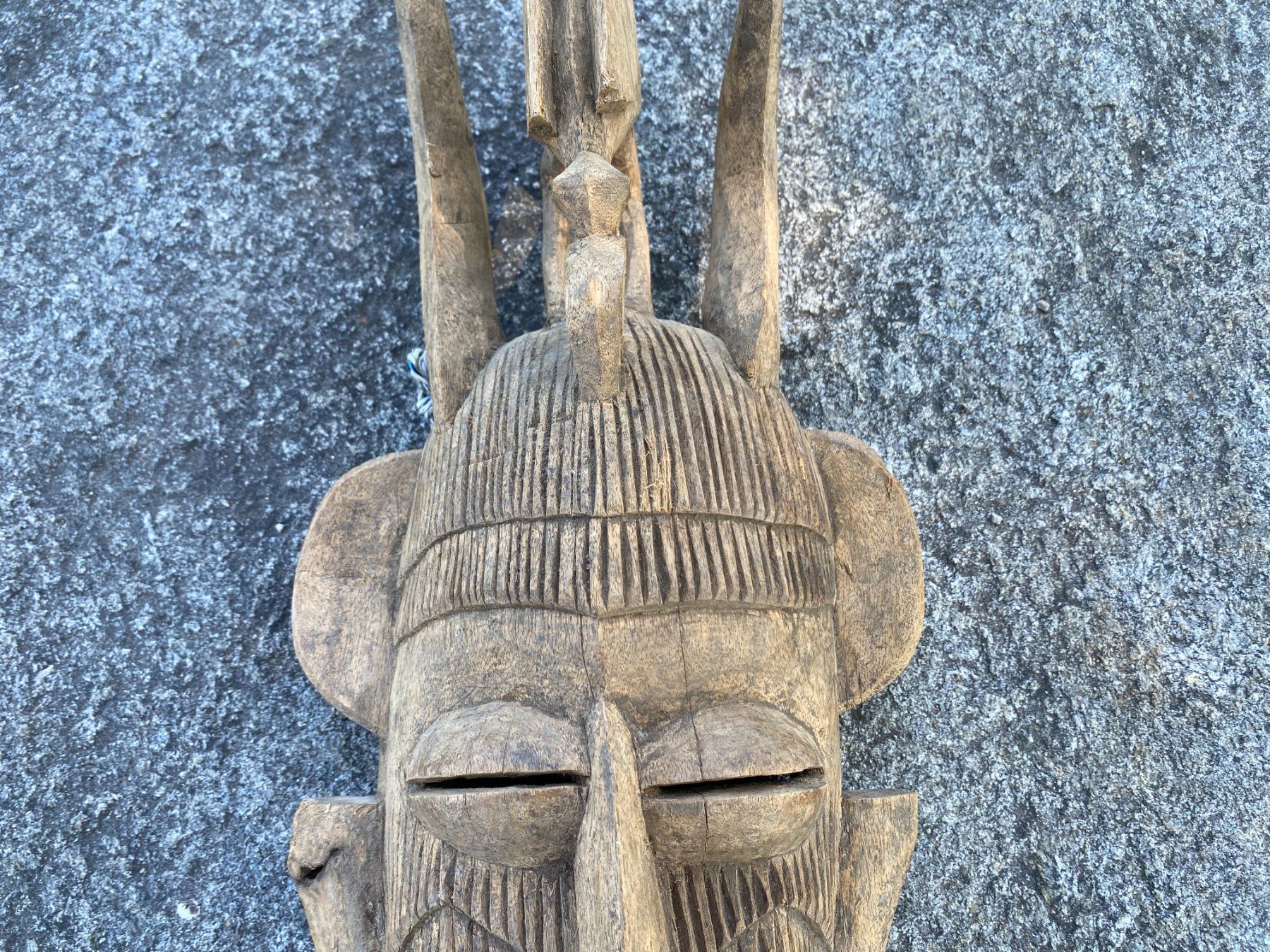 Internationale Kunst: Afrikanische Maske aus Holz 50x20x11cm – Gebraucht aus Vacallo von cri_229f 9